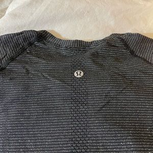 NWT Lululemon “Swiftly Speed LS Shine” long sleeve workout shirt.